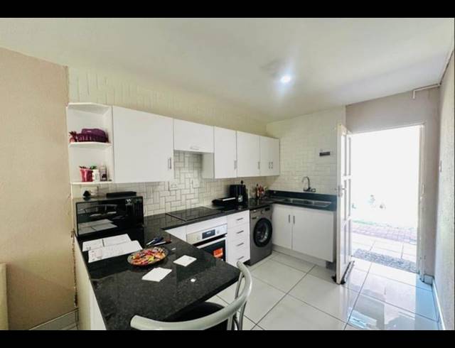 3 BEDROOM TOWNHOUSE FOR SALE IN FLORENTIA